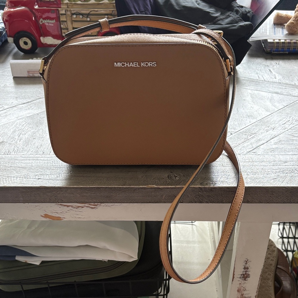 Michael Kors Brown Messenger Bag crossbody jet Set tan gold